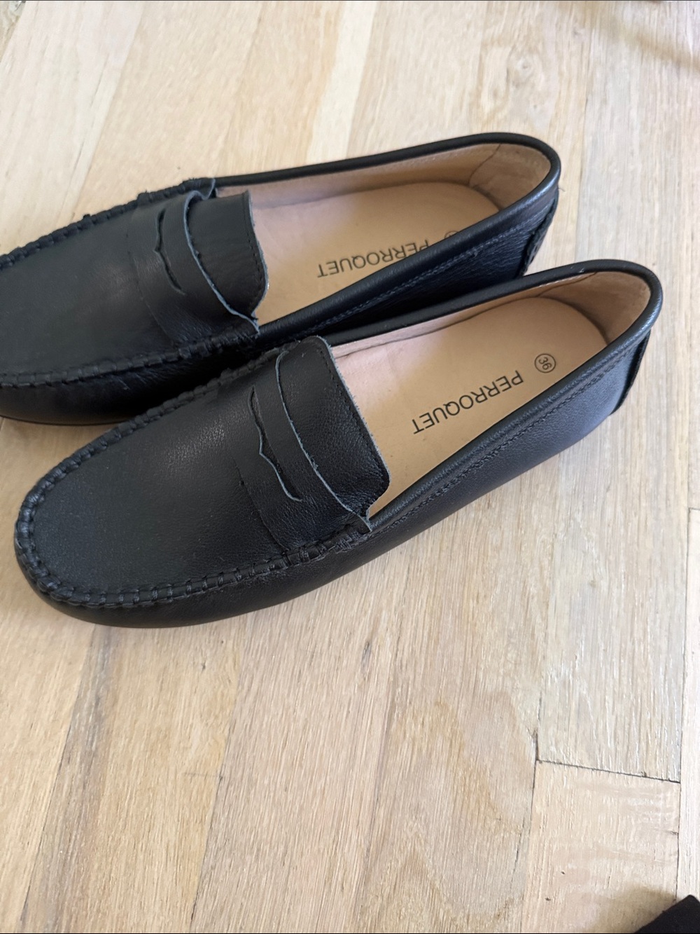 Perroquet Kids Black Leather Moccasin Slip-Ons